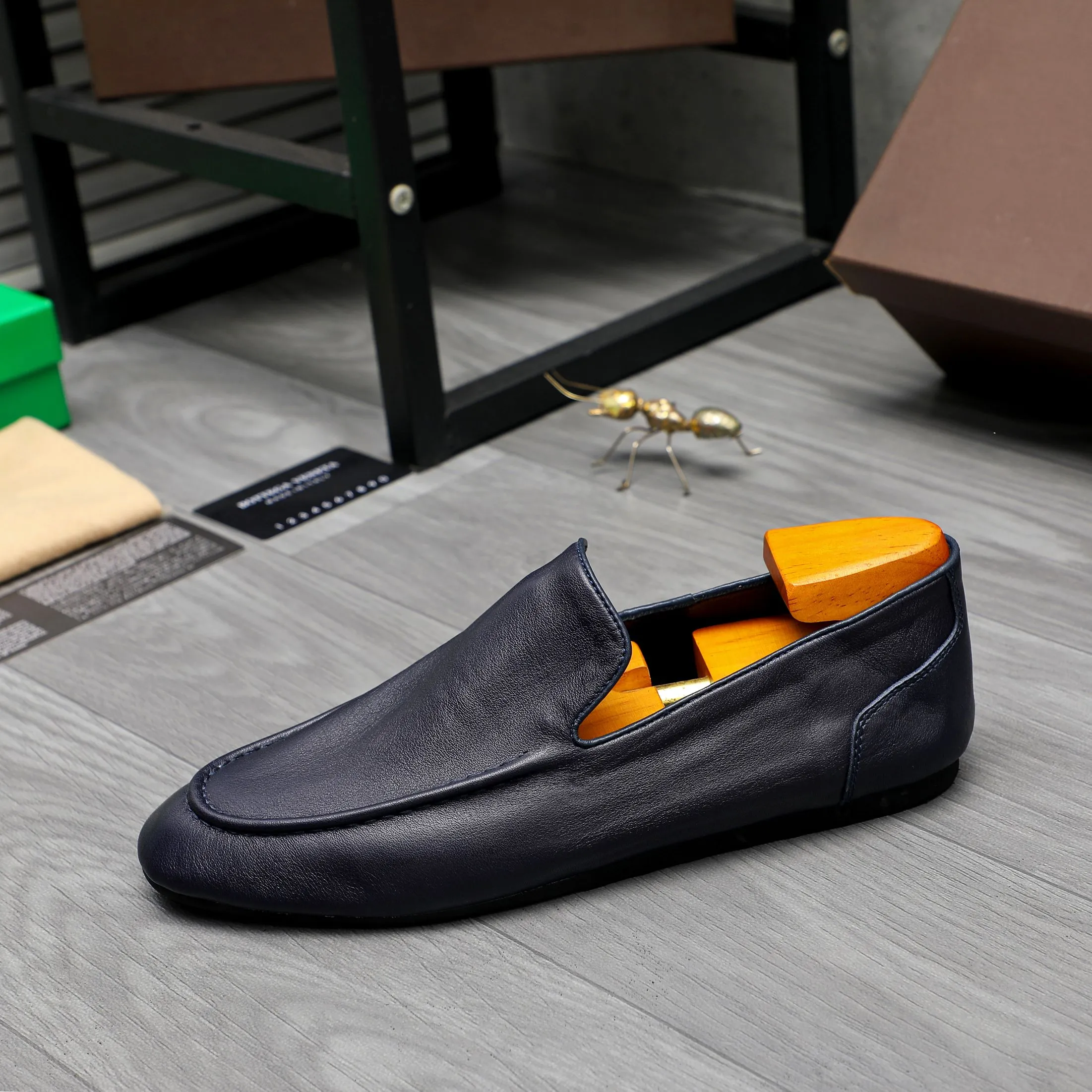 Men's shoes 💰460 Product trademark: BV "Bottega Veneta" soft leather slip-on men's shoes Regular size: 39-45 Product materials: Selected high-quality cowhide upper, cowhide lining, original outsole